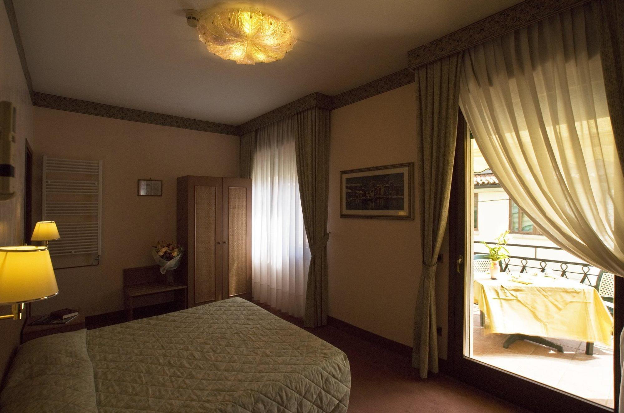 Hotel Villa Tiziana Lido di Venezia Exterior photo