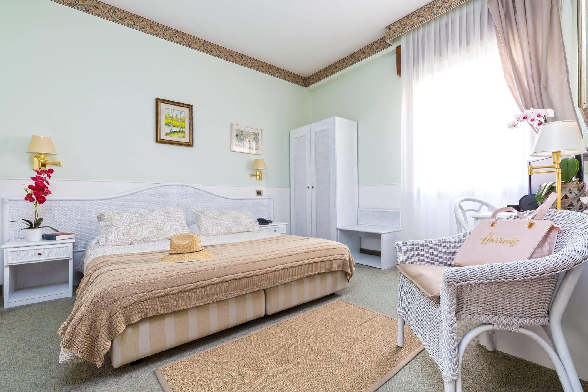 Hotel Villa Tiziana Lido di Venezia Exterior photo