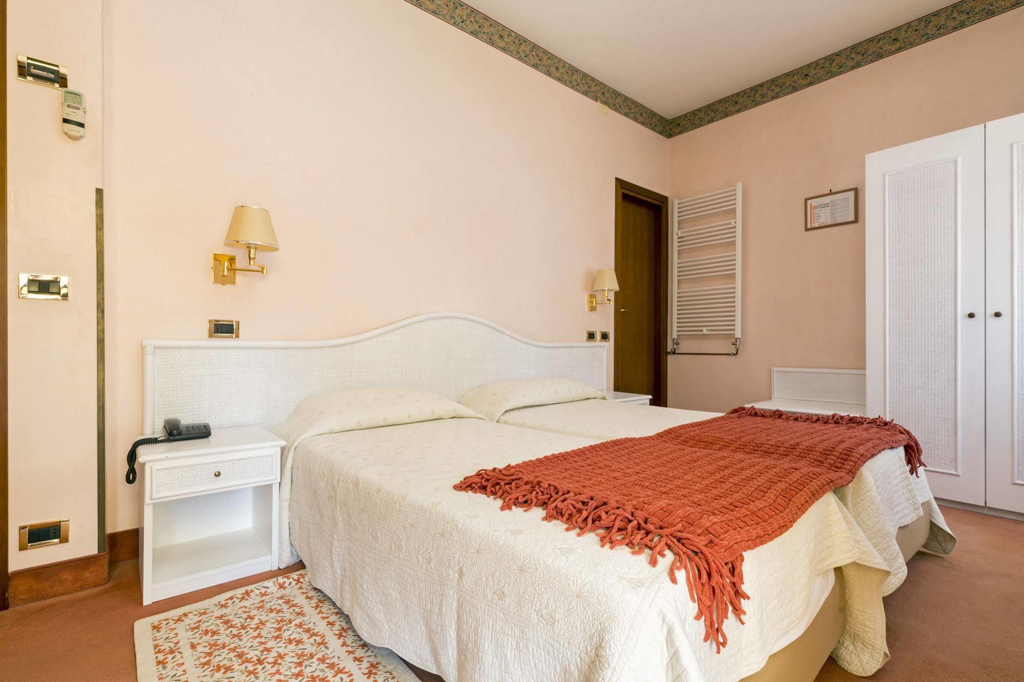 Hotel Villa Tiziana Lido di Venezia Exterior photo